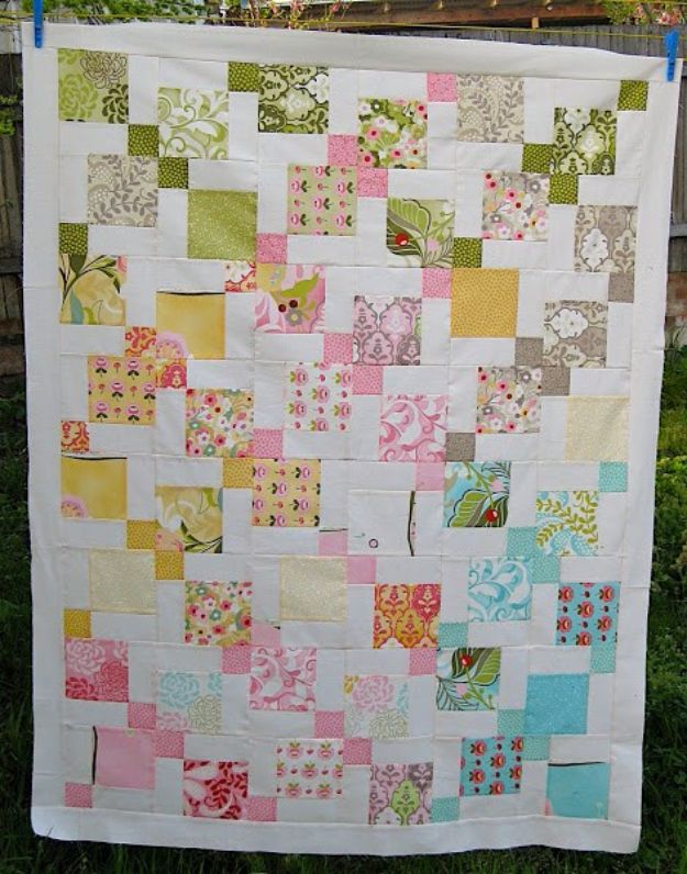 Best Quilts to Make This Weekend - Moda Hunky Dory Charm Pack Quilt - Free Quilt Patterns and Quilting Tutorials - Quilting for Beginners and Sewing Ideas - DIY Baby Quilts, Printables, New and Easy Modern Quilts, Jelly Roll, Quilt Squares, Fat Quarters and Scrap Ideas #diy #quilting #sewing