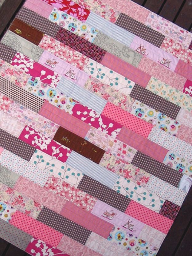 Best Quilts to Make This Weekend - Pretty In Pink Quilt - Free Quilt Patterns and Quilting Tutorials - Quilting for Beginners and Sewing Ideas - DIY Baby Quilts, Printables, New and Easy Modern Quilts, Jelly Roll, Quilt Squares, Fat Quarters and Scrap Ideas #diy #quilting #sewing