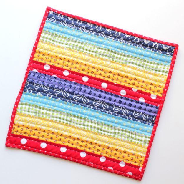 Best Quilts to Make This Weekend - Rainbow Mini Quilt - Free Quilt Patterns and Quilting Tutorials - Quilting for Beginners and Sewing Ideas - DIY Baby Quilts, Printables, New and Easy Modern Quilts, Jelly Roll, Quilt Squares, Fat Quarters and Scrap Ideas #diy #quilting #sewing