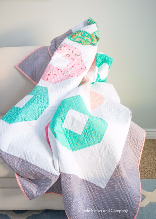 Best Quilts to Make This Weekend - Shoo-Fly Quilt - Free Quilt Patterns and Quilting Tutorials - Quilting for Beginners and Sewing Ideas - DIY Baby Quilts, Printables, New and Easy Modern Quilts, Jelly Roll, Quilt Squares, Fat Quarters and Scrap Ideas #diy #quilting #sewing