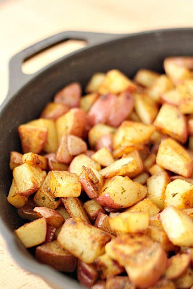 Potato Recipes - Skillet Red Potatoes - Easy, Quick and Healthy Potato Recipes - How To Make Roasted, In Oven, Fried, Mashed and Red Potatoes - Easy Potato Side Dishes #potatorecipes #recipes