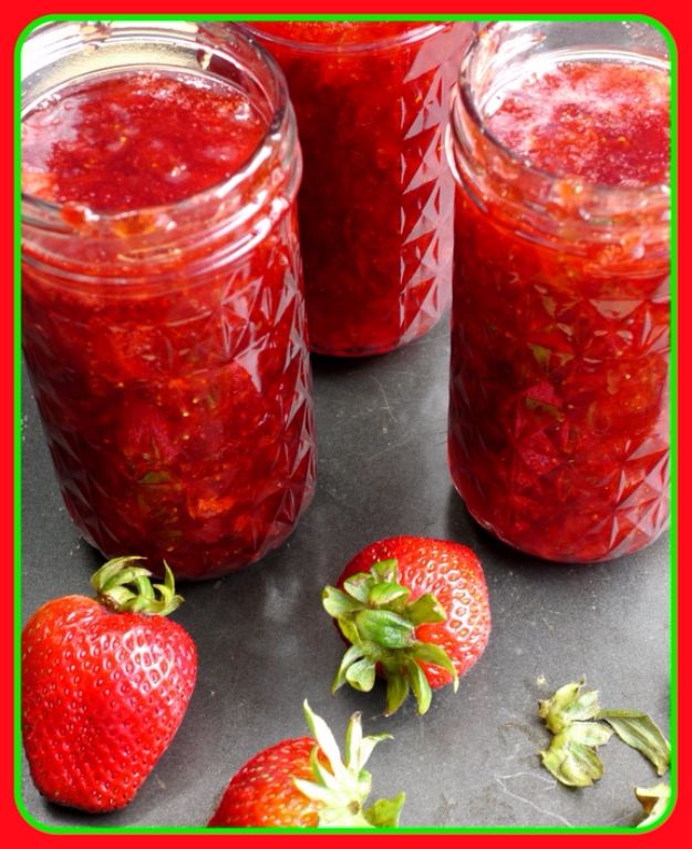 Best Jam and Jelly Recipes - Strawberry Jam & Pepper Jelly - Homemade Recipe Ideas For Canning - Easy and Unique Jams and Jellies Made With Strawberry, Raspberry, Blackberry, Peach and Fruit - Healthy, Sugar Free, No Pectin, Small Batch, Savory and Freezer Recipes #recipes #jelly