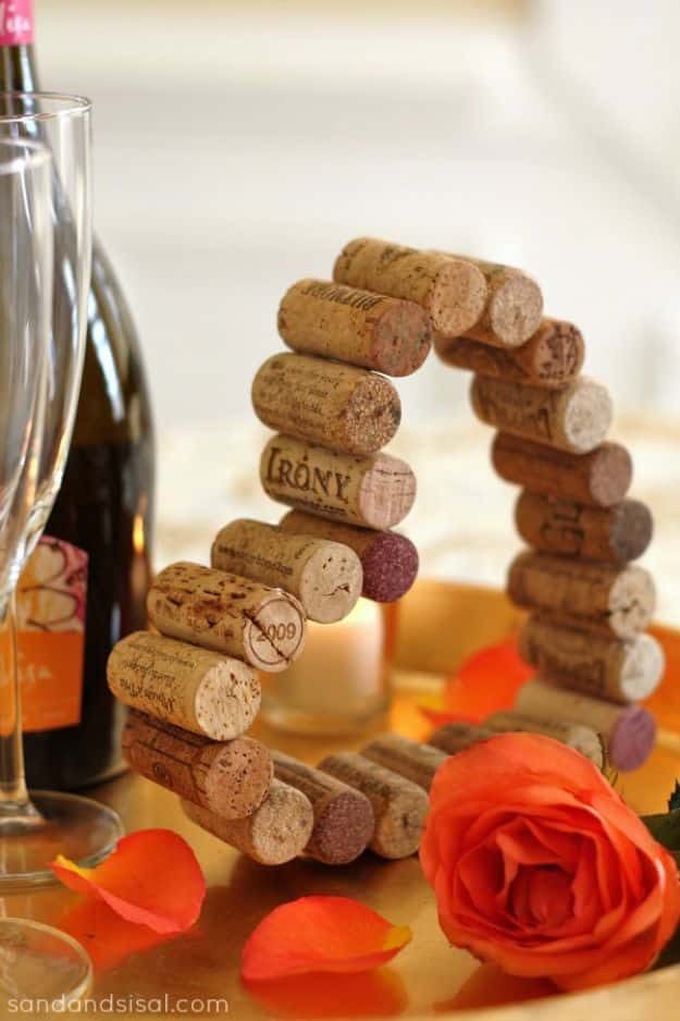 Wine Cork Crafts and Craft Ideas With Wine Corks - Wine Cork Heart - Cool Projects to Make With Old Wine Cork - Outdoor and Garden, Easy Wall Art, Fun DIY Gifts and Cheap Crafts for Adults, Kids and Teens 