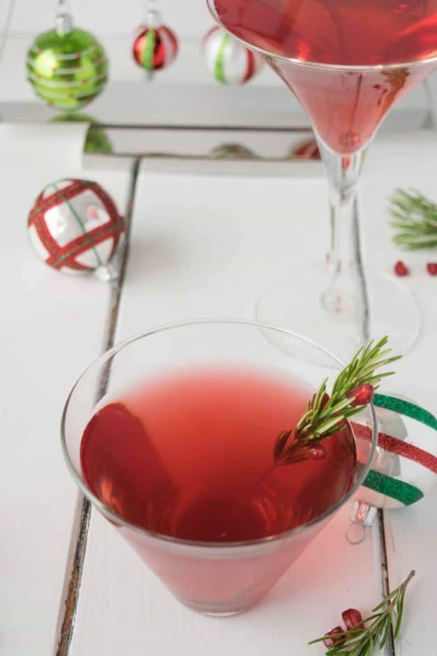 Best Drink Recipes for New Years Eve - Christmas Cosmopolitan - Creative Cocktails, Drinks, Champagne Toasts, and Punch Mixes for A New Year's Eve Party - Ideas for Serving, Glasses, Fun Ideas for Shots and Cocktails - Easy Vodka Recipes, Non Alcoholic, Whisky Rum and Party Punches #newyearseve