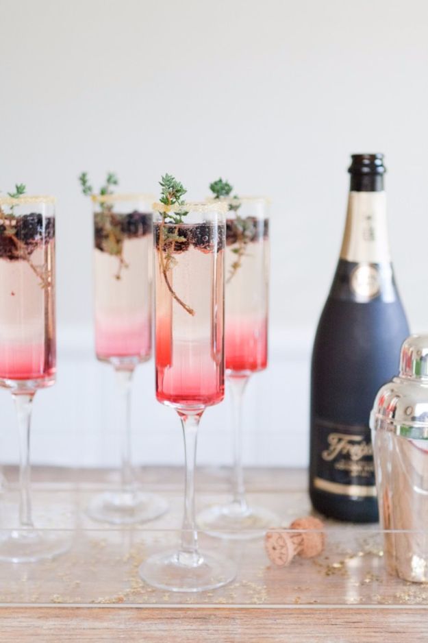 Best Drink Recipes for New Years Eve - Classic Party Punch - Creative Cocktails, Drinks, Champagne Toasts, and Punch Mixes for A New Year's Eve Party - Ideas for Serving, Glasses, Fun Ideas for Shots and Cocktails - Easy Vodka Recipes, Non Alcoholic, Whisky Rum and Party Punches #newyearseve