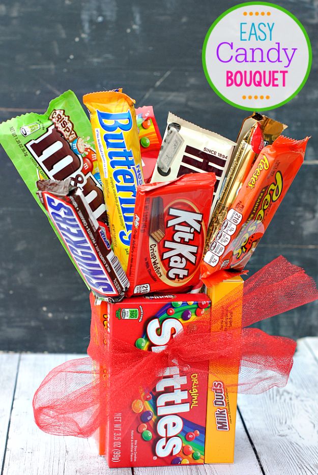 DIY Valentines Day Gifts for Her - Easy Candy Bar Bouquet - Cool and Easy Things To Make for Your Wife, Girlfriend, Fiance - Creative and Cheap Do It Yourself Projects to Give Your Girl - Ladies Love These Ideas for Bath, Yard, Home and Kitchen, Outdoors - Make, Don't Buy Your Valentine 