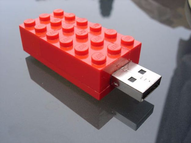 DIY Valentines Day Gifts for Him - Lego USB Stick - Cool and Easy Things To Make for Your Husband, Boyfriend, Fiance - Creative and Cheap Do It Yourself Projects to Give Your Man - Ideas Guys Love These Ideas for Car, Yard, Home and Garage - Make, Don't Buy Your Valentine 