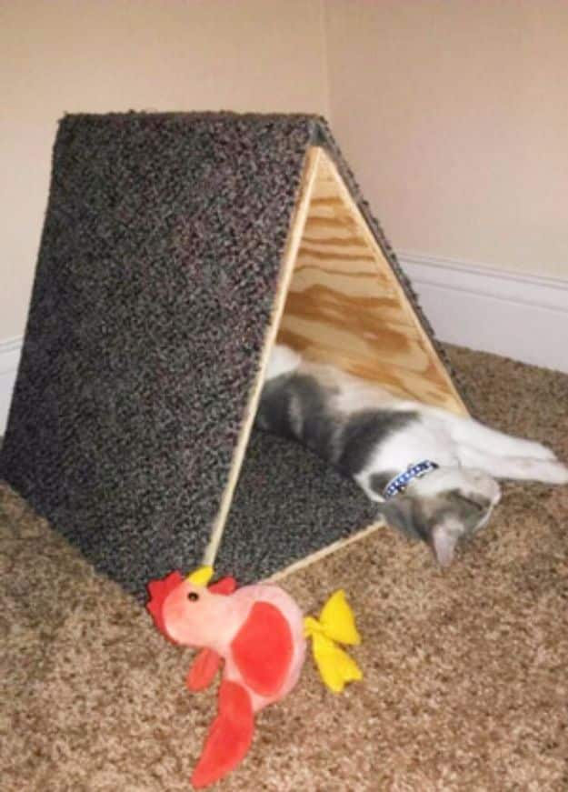 DIY Ideas With Carpet Scraps - Triangle Kitty Fort - Cool Crafts To Make With Old Carpet Remnants - Cheap Do It Yourself Gifts and Home Decor on A Budget - Creative But Cheap Ideas for Decorating Your House and Room - Painted, No Sew and Creative Arts and Craft Projects http://diyjoy.com/diy-ideas-carpet-scraps