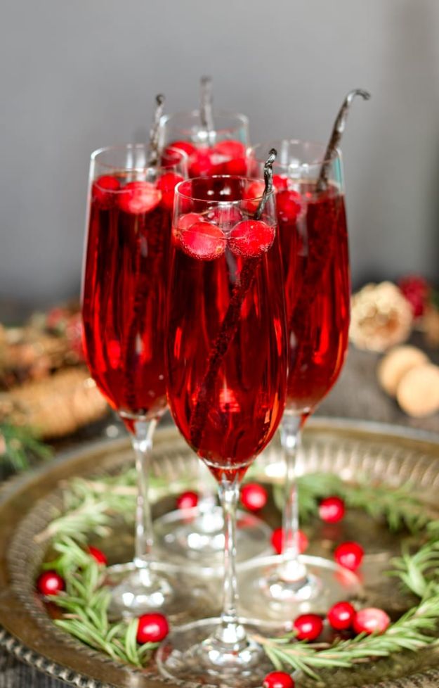 Best Drink Recipes for New Years Eve - Vanilla Cranberry Mimosa - Creative Cocktails, Drinks, Champagne Toasts, and Punch Mixes for A New Year's Eve Party - Ideas for Serving, Glasses, Fun Ideas for Shots and Cocktails - Easy Vodka Recipes, Non Alcoholic, Whisky Rum and Party Punches #newyearseve