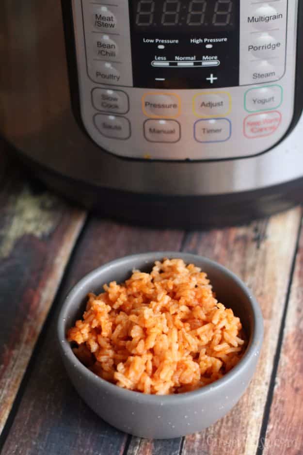Instant Pot Recipes - 15 Minute Instant Pot Mexican Rice - Easy Healthy Family Recipe Ideas for Instant Pot - Chicken, Brisket, Beef, Paleo, Low Carb, Vegetarian, Pork, Keto and Vegan - Pressure Cooking and Pressure Cooker Foods - Breakfast, Lunch and Dinner Ideas work With Weight Watchers and Whole 30 Diets http://diyjoy.com/instant-pot-recipes