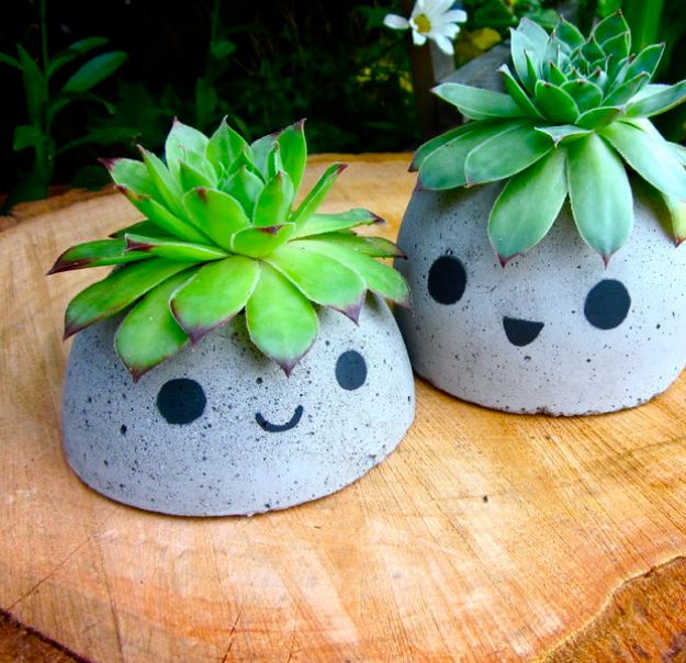 DIY Outdoor Planters - Cute Concrete Planter - Easy Planter Ideas to Make for The Porch, Pation and Backyard - Your Plants Will Love These DIY Plant Holders, Potting Ideas and Planter Boxes - Gardening DIY for Big and Small Plants Outdoors - Concrete, Wood, Cheap, Simple, Modern and Rustic Projects With Step by Step Instructions 