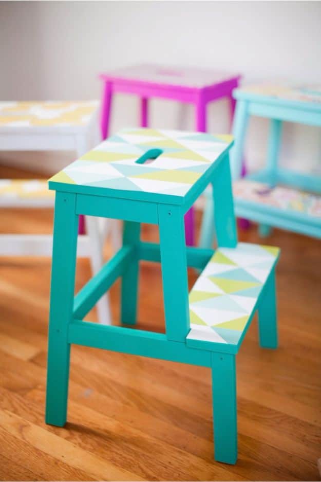 DIY Ideas for Wallpaper Scraps - DIY Wallpaper Stools - Cute Projects and Easy DIY Gift Ideas to Make With Leftover Wall Paper - Fun Home Decor, Homemade Wall Art Idea Tutorials, Creative Ways to Use Old Wallpapers - Cool Crafts for Men, Women and Teens http://diyjoy.com/diy-ideas-wallpaper-scraps