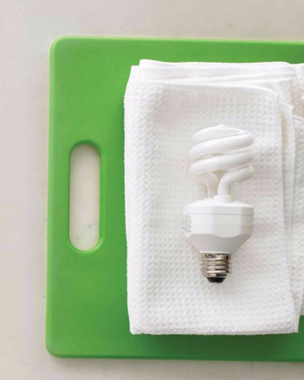 Best Spring Cleaning Ideas - Dust Lightbulbs - Easy Cleaning Tips For Home - DIY Cleaning Hacks and Product Recipes - Tips and Tricks for Cleaning the Bathroom, Kitchen, Floors and Countertops - Cheap Solutions for A Clean House #springcleaning