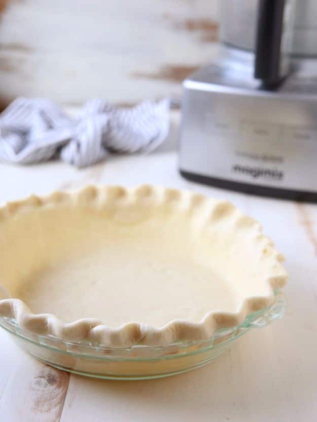 Baking Hacks - Make A Pie Crust In A Food Processor - A List of Easy Hacks For Your Favorite Baking Recipes - Simple Tips and Tricks To Use When You Bake - Quick Ways to Bake Cake, Cupcakes, Desserts and Cookies - Best Kitchen Lifehacks for Bakers Favorite DIY Recipe 