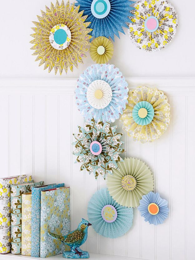 DIY Ideas for Wallpaper Scraps - Make Pinwheel Decorations - Cute Projects and Easy DIY Gift Ideas to Make With Leftover Wall Paper - Fun Home Decor, Homemade Wall Art Idea Tutorials, Creative Ways to Use Old Wallpapers - Cool Crafts for Men, Women and Teens http://diyjoy.com/diy-ideas-wallpaper-scraps
