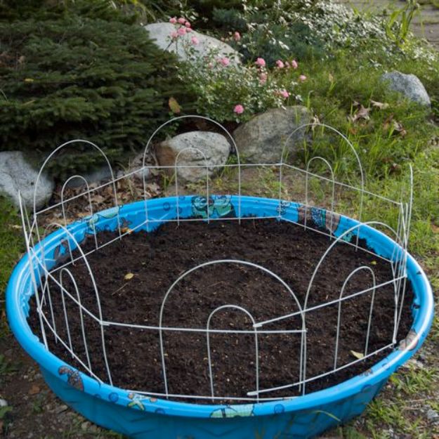 DIY Garden Beds - Plastic Kiddie Pool into a Garden Bed - Easy Gardening Ideas for Raised Beds and Planter Boxes - Free Plans, Tutorials and Step by Step Tutorials for Building and Landscaping Projects - Update Your Backyard and Gardens With These Cheap Do It Yourself Ideas http://diyjoy.com/diy-garden-beds