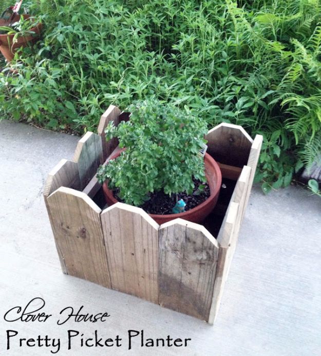 DIY Outdoor Planters - Pretty Picket Planter - Easy Planter Ideas to Make for The Porch, Pation and Backyard - Your Plants Will Love These DIY Plant Holders, Potting Ideas and Planter Boxes - Gardening DIY for Big and Small Plants Outdoors - Concrete, Wood, Cheap, Simple, Modern and Rustic Projects With Step by Step Instructions 
