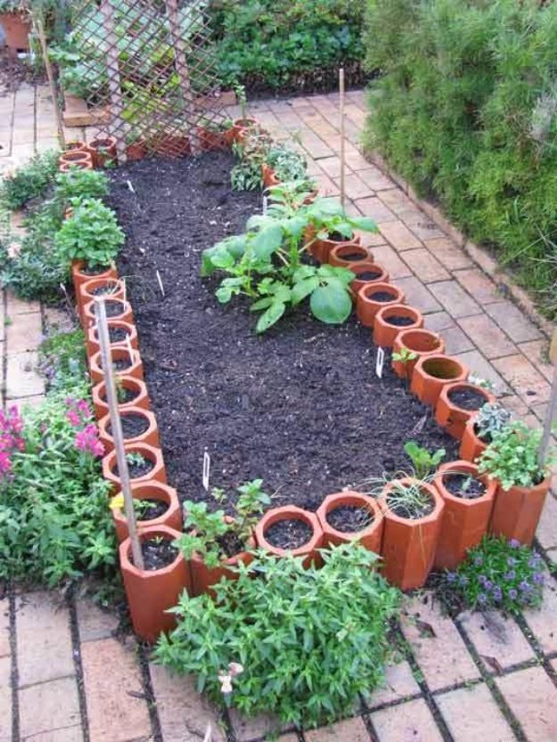 DIY Garden Beds - Veggie Garden Bed - Easy Gardening Ideas for Raised Beds and Planter Boxes - Free Plans, Tutorials and Step by Step Tutorials for Building and Landscaping Projects - Update Your Backyard and Gardens With These Cheap Do It Yourself Ideas http://diyjoy.com/diy-garden-beds