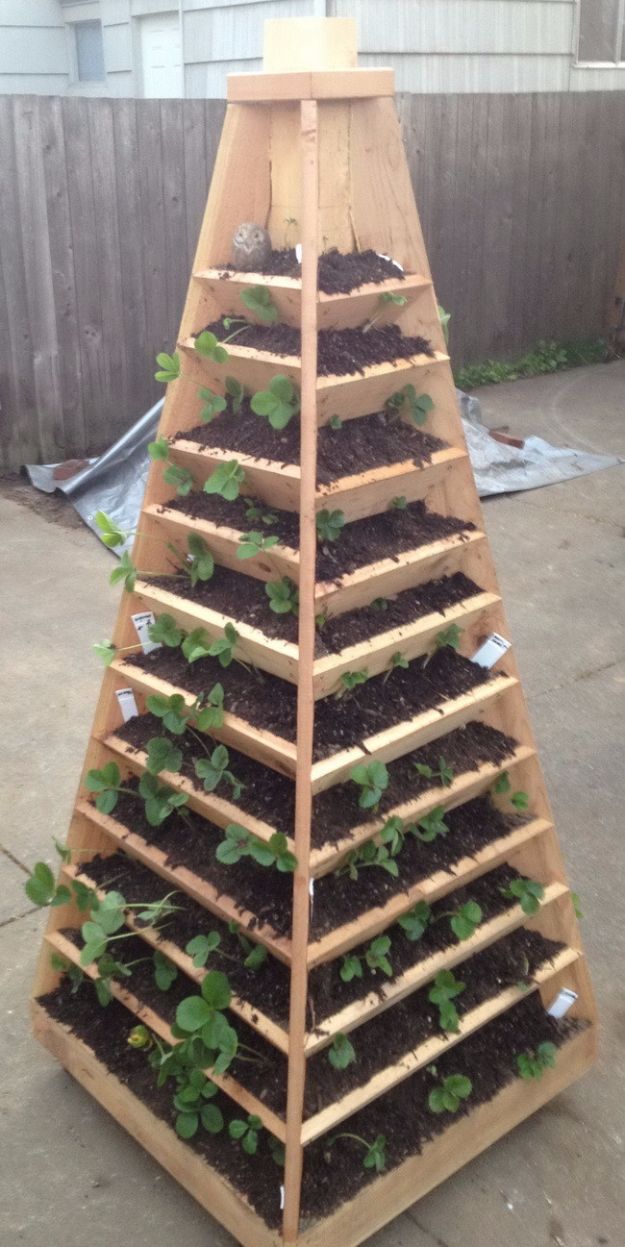 DIY Garden Beds - Vertical Garden Bed - Easy Gardening Ideas for Raised Beds and Planter Boxes - Free Plans, Tutorials and Step by Step Tutorials for Building and Landscaping Projects - Update Your Backyard and Gardens With These Cheap Do It Yourself Ideas http://diyjoy.com/diy-garden-beds