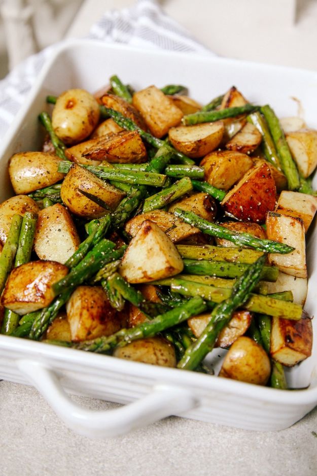Best Brunch Recipes - Balsamic Roasted New Potatoes With Asparagus - Eggs, Pancakes, Waffles, Casseroles, Vegetable Dishes and Side, Potato Recipe Ideas for Brunches - Serve A Crowd and Family with the versions of Eggs Benedict, Mimosas, Muffins and Pastries, Desserts - Make Ahead , Slow Cooler and Healthy Casserole Recipes #brunch #breakfast #recipes