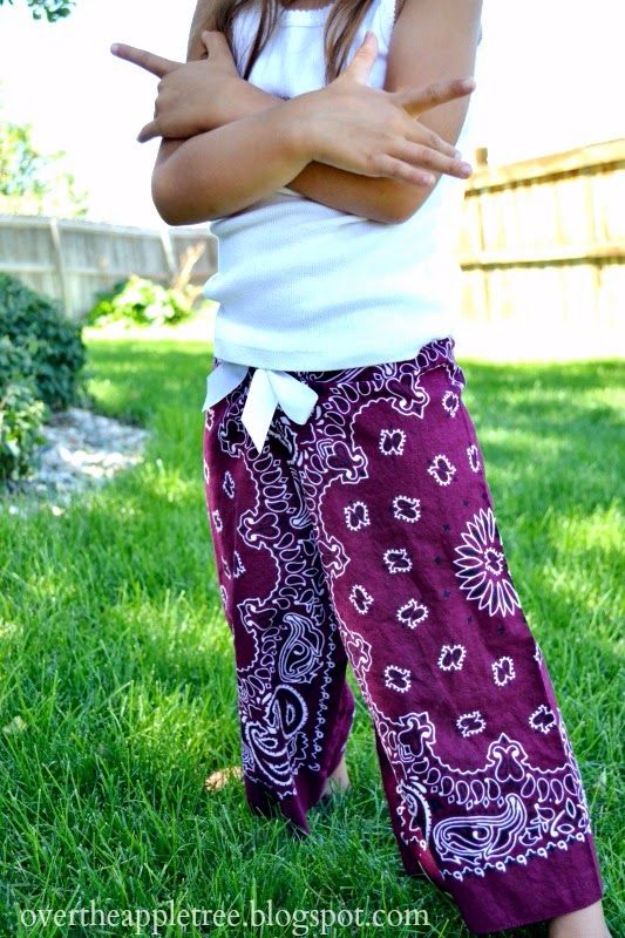 DIY Ideas With Bandanas - Bandana Pants - Bandana Crafts and Decor Projects Made With A Bandana - No Sew Ideas, Bags, Bracelets, Hats, Halter Tops, Blankets and Quilts, Headbands, Simple Craft Project Tutorials for Kids and Teens - Home Decoration and Country Themed Crafts To Make and Sell On Etsy #crafts #country #diy