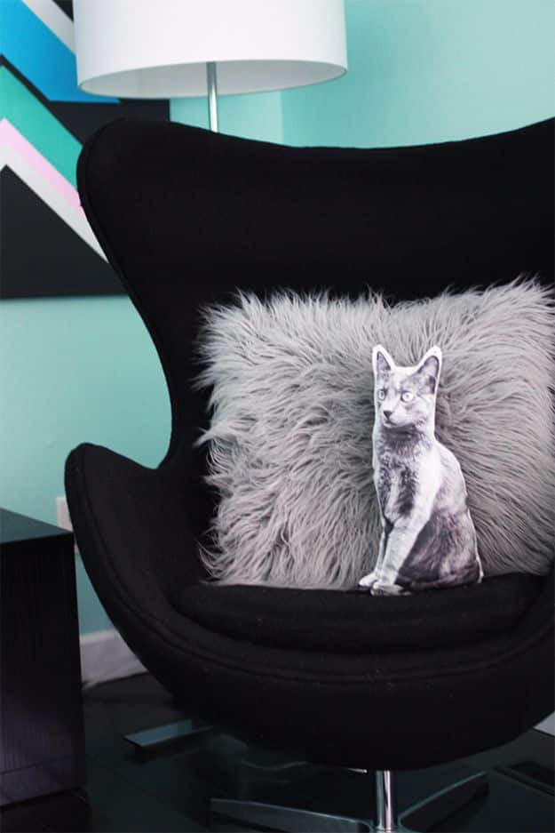 DIY Ideas With Cats - Cat Pillow DIY - Cute and Easy DIY Projects for Cat Lovers - Wall and Home Decor Projects, Things To Make and Sell on Etsy - Quick Gifts to Make for Friends Who Have Kittens and Kitties - Homemade No Sew Projects- Fun Jewelry, Cool Clothes, Pillows and Kitty Accessories 