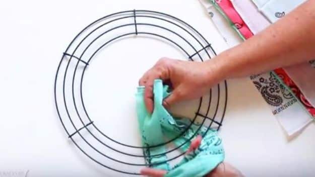 DIY Ideas With Bandanas - Cool Bandana Wreath - Bandana Crafts and Decor Projects Made With A Bandana - No Sew Ideas, Bags, Bracelets, Hats, Halter Tops, Blankets and Quilts, Headbands, Simple Craft Project Tutorials for Kids and Teens - Home Decoration and Country Themed Crafts To Make and Sell On Etsy #crafts #country #diy