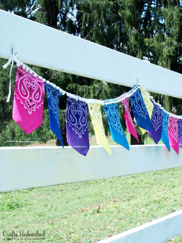DIY Ideas With Bandanas - DIY Bandana Bunting - Bandana Crafts and Decor Projects Made With A Bandana - No Sew Ideas, Bags, Bracelets, Hats, Halter Tops, Blankets and Quilts, Headbands, Simple Craft Project Tutorials for Kids and Teens - Home Decoration and Country Themed Crafts To Make and Sell On Etsy #crafts #country #diy