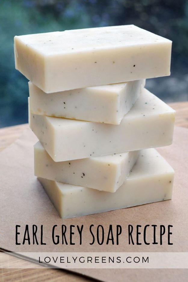 DIY Soap Recipes - DIY Bergamot + Earl Grey Soap - Melt and Pour, Homemade Recipe Without Lye - Natural Soap crafts for Kids - Shea Butter, Essential Oils, Easy Ides With 3 Ingredients - soap recipes with step by step tutorials #soap #diygifts