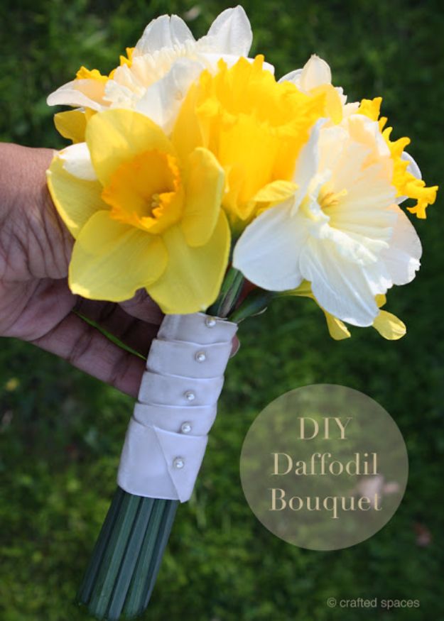 DIY Flowers for Weddings - DIY Daffodil Bouquet - Centerpieces, Bouquets, Arrangements for Wedding Ceremony - Aisle Ideas, Rustic Bouquet Projects - Paper, Cheap, Fake Floral, Silk Flower Centerpiece To Make For Brides on A Budget - Decor for Spring, Summer, Winter and Fall http://diyjoy.com/diy-flowers-for-weddings