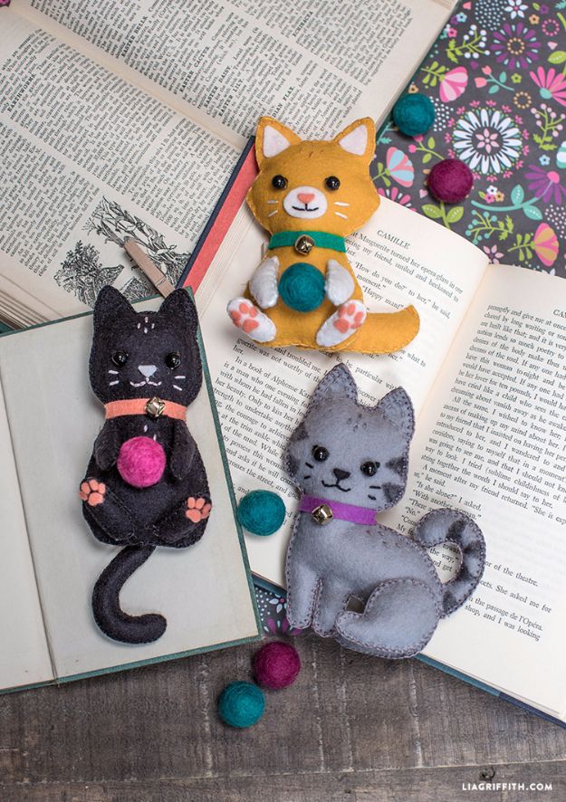 DIY Ideas With Cats - DIY Felt Craft Kittens - Cute and Easy DIY Projects for Cat Lovers - Wall and Home Decor Projects, Things To Make and Sell on Etsy - Quick Gifts to Make for Friends Who Have Kittens and Kitties - Homemade No Sew Projects- Fun Jewelry, Cool Clothes, Pillows and Kitty Accessories 