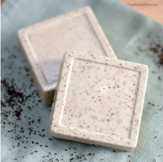 DIY Soap Recipes - DIY Vanilla Coffee Soap - Melt and Pour, Homemade Recipe Without Lye - Natural Soap crafts for Kids - Shea Butter, Essential Oils, Easy Ides With 3 Ingredients - soap recipes with step by step tutorials #soap #diygifts