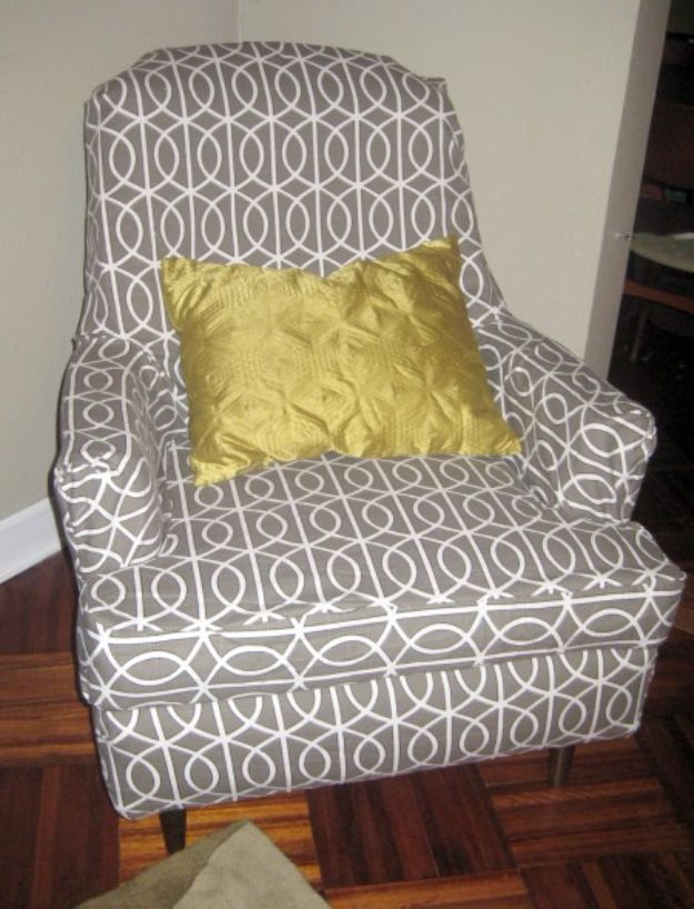 DIY Slipcovers - Easy Slipcover - Do It Yourself Slip Covers For Furniture - No Sew Ideas, Easy Fabrics Four Couch and Sofa Cover - Chair Projects and Ideas, How To Make a Slip cover with step by step tutorial and instructions - Cool DIY Home and Living Room Decor #slipcovers #diydecor