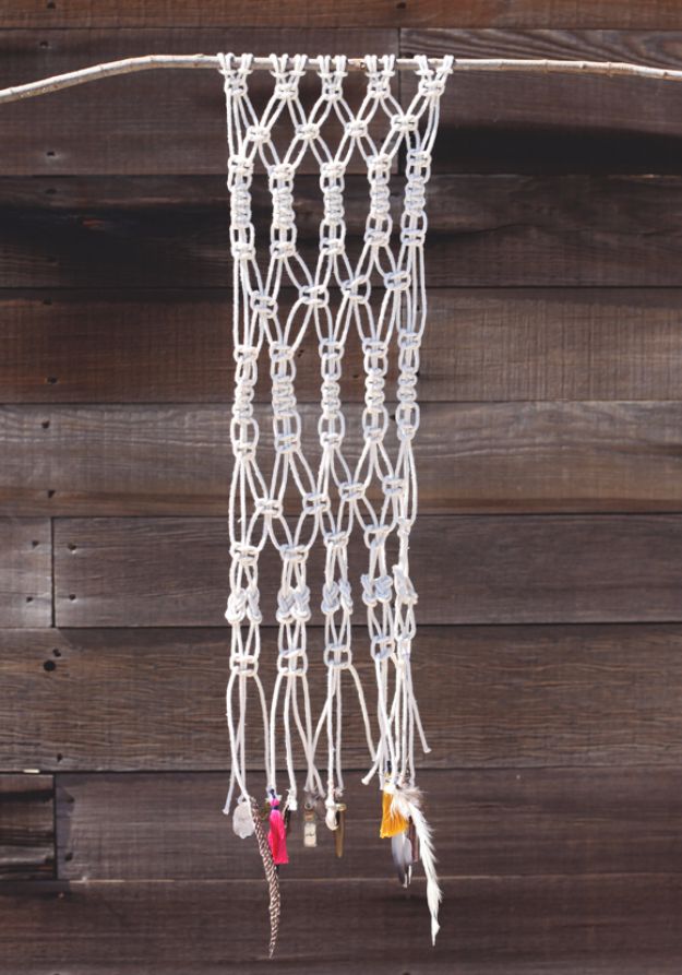 Macrame Crafts - Feather And Macrame Wall Hanging - DIY Ideas and Easy Macrame Projects for Home Decor, Gifts and Wall Art - Cool Bracelets, Plant Holders, Beautiful Dream Catchers, Things To Make and Sell on Etsy, How To Make Knots for Your Macrame Craft Projects, Fun Ideas Even Kids and Teens Can Make #macrame #crafts #diyideas
