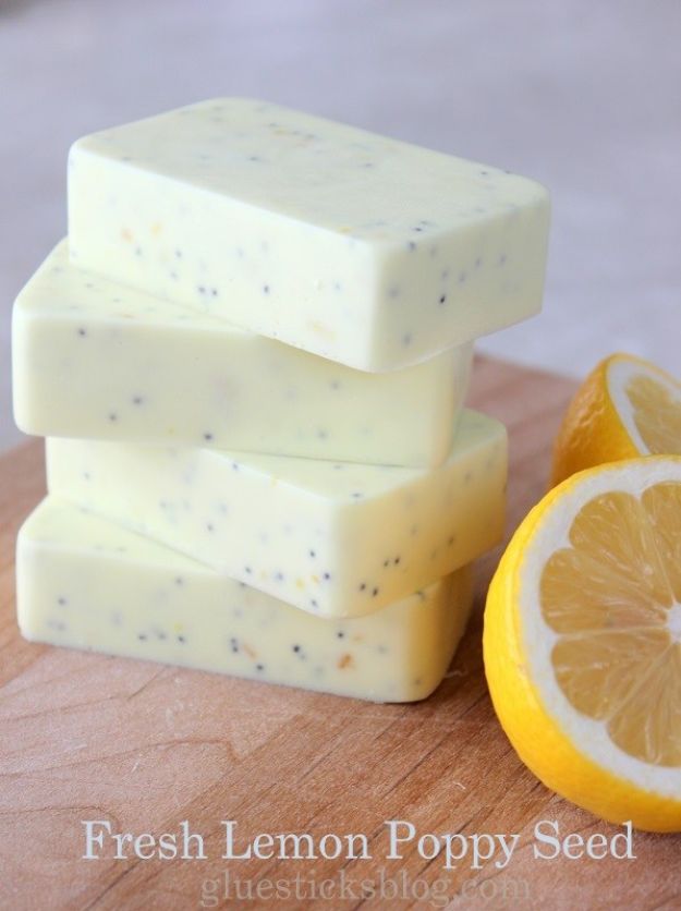 DIY Soap Recipes - Homemade Poppy Seed Soap - Melt and Pour, Homemade Recipe Without Lye - Natural Soap crafts for Kids - Shea Butter, Essential Oils, Easy Ides With 3 Ingredients - soap recipes with step by step tutorials #soap #diygifts