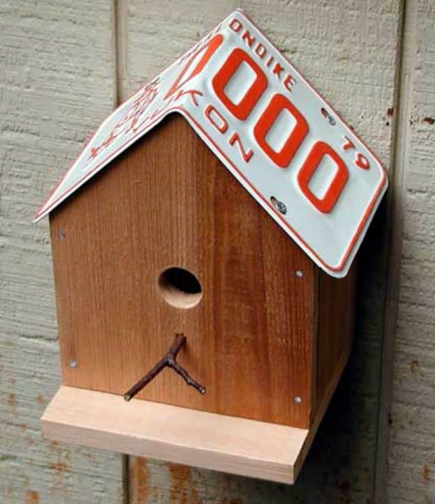 DIY Bird Houses - License Plate Birdhouse - Easy Bird House Ideas for Kids and Adult To Make - Free Plans and Tutorials for Wooden, Simple, Upcyle Designs, Recycle Plastic and Creative Ways To Make Rustic Outdoor Decor and a Home for the Birds - Fun Projects for Your Backyard This Summer 