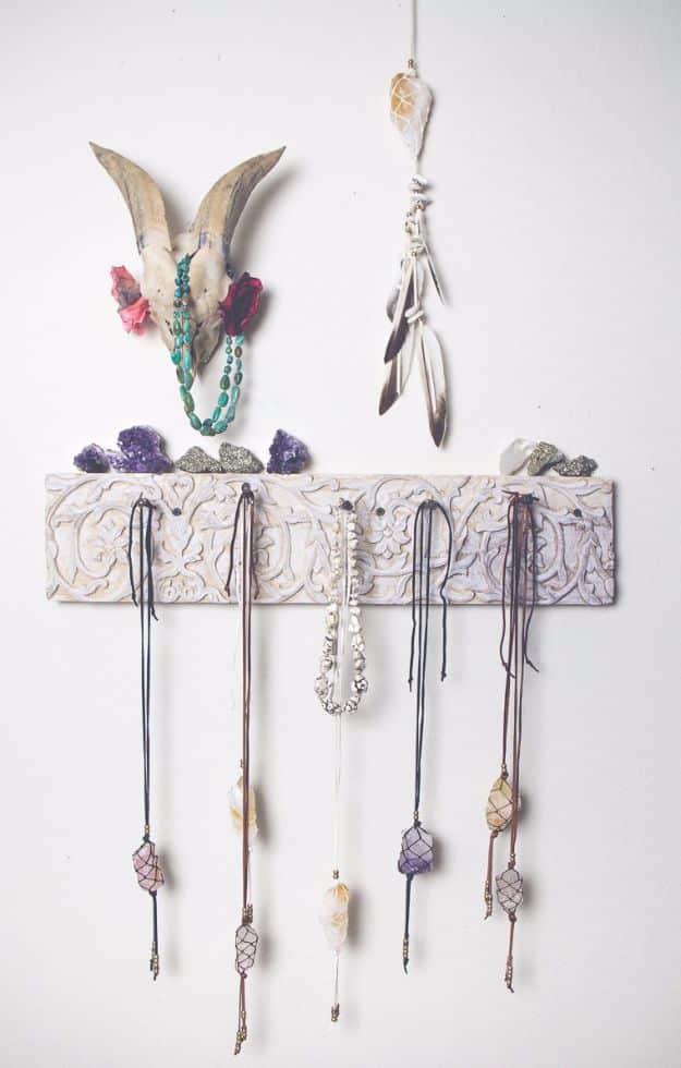 Macrame Crafts - Macrame Healing Crystals - DIY Ideas and Easy Macrame Projects for Home Decor, Gifts and Wall Art - Cool Bracelets, Plant Holders, Beautiful Dream Catchers, Things To Make and Sell on Etsy, How To Make Knots for Your Macrame Craft Projects, Fun Ideas Even Kids and Teens Can Make #macrame #crafts #diyideas