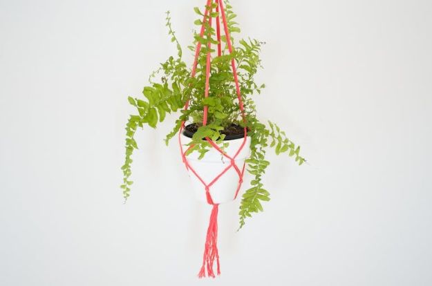 Macrame Crafts - Macrame Plant Hanger - DIY Ideas and Easy Macrame Projects for Home Decor, Gifts and Wall Art - Cool Bracelets, Plant Holders, Beautiful Dream Catchers, Things To Make and Sell on Etsy, How To Make Knots for Your Macrame Craft Projects, Fun Ideas Even Kids and Teens Can Make #macrame #crafts #diyideas