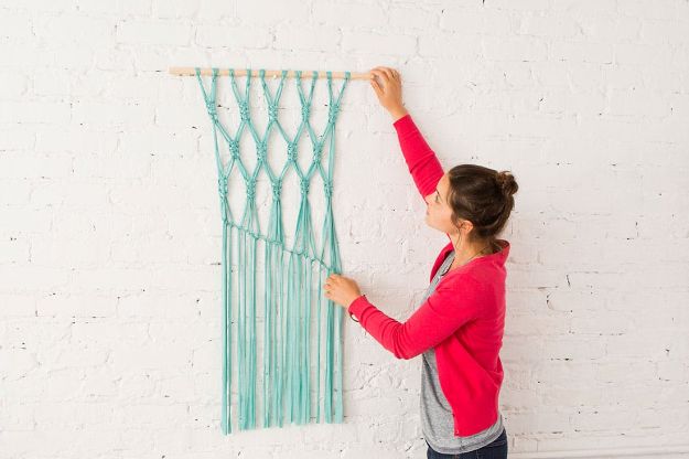 Macrame Crafts - Macrame Wall Hanging - DIY Ideas and Easy Macrame Projects for Home Decor, Gifts and Wall Art - Cool Bracelets, Plant Holders, Beautiful Dream Catchers, Things To Make and Sell on Etsy, How To Make Knots for Your Macrame Craft Projects, Fun Ideas Even Kids and Teens Can Make #macrame #crafts #diyideas