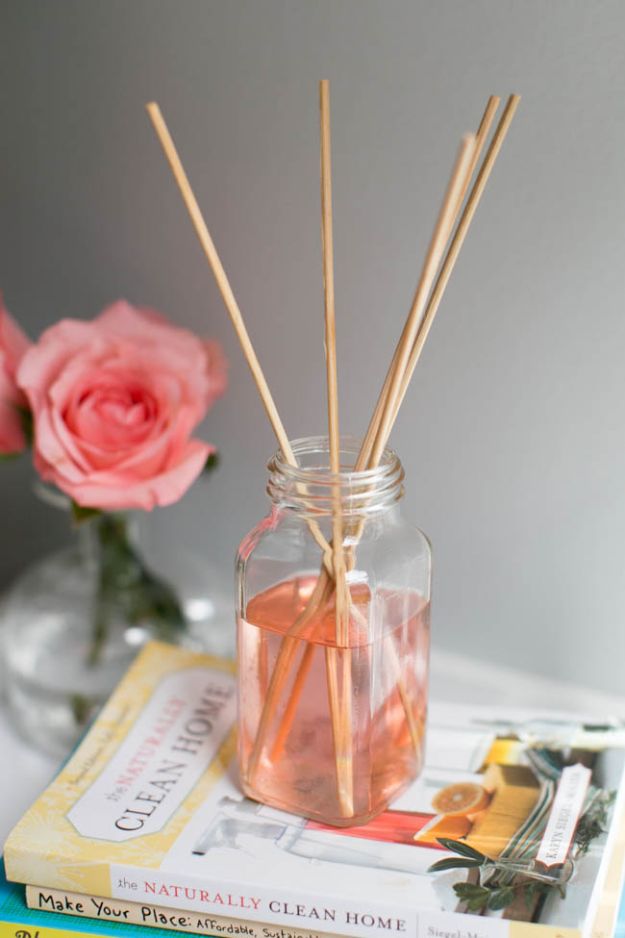 DIY Home Fragrance Ideas - Recycled DIY Diffuser - Easy Ways To Make your House and Home Smell Good - Essential Oils, Diffusers, DIY Lampe Berger Oil, Candles, Room Scents and Homemade Recipes for Odor Removal - Relaxing Lavender, Fresh Clean Smells, Lemon, Herb 