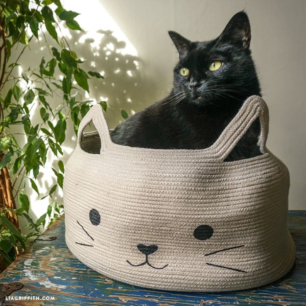 DIY Ideas With Cats - Rope Bowl Cat Bed - Cute and Easy DIY Projects for Cat Lovers - Wall and Home Decor Projects, Things To Make and Sell on Etsy - Quick Gifts to Make for Friends Who Have Kittens and Kitties - Homemade No Sew Projects- Fun Jewelry, Cool Clothes, Pillows and Kitty Accessories 