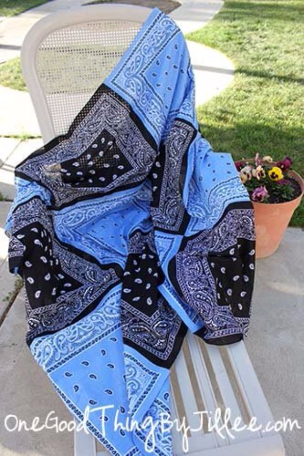 DIY Ideas With Bandanas - Super Versatile Bandana Quilt - Bandana Crafts and Decor Projects Made With A Bandana - No Sew Ideas, Bags, Bracelets, Hats, Halter Tops, Blankets and Quilts, Headbands, Simple Craft Project Tutorials for Kids and Teens - Home Decoration and Country Themed Crafts To Make and Sell On Etsy #crafts #country #diy