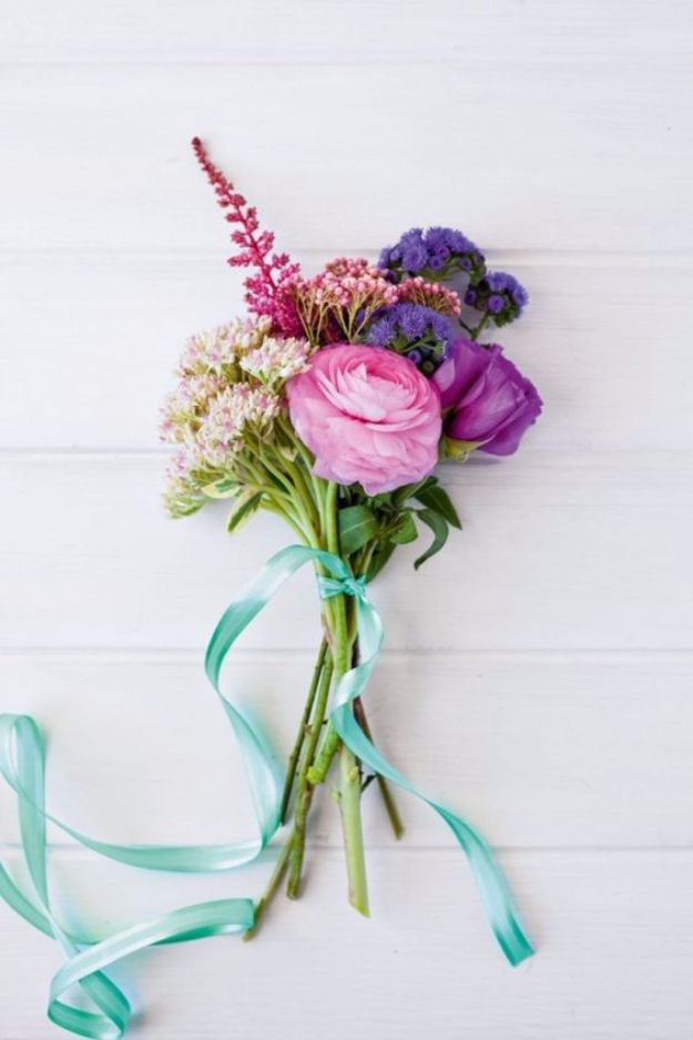 DIY Flowers for Weddings - Tied Posy Bouquet - Centerpieces, Bouquets, Arrangements for Wedding Ceremony - Aisle Ideas, Rustic Bouquet Projects - Paper, Cheap, Fake Floral, Silk Flower Centerpiece To Make For Brides on A Budget - Decor for Spring, Summer, Winter and Fall http://diyjoy.com/diy-flowers-for-weddings