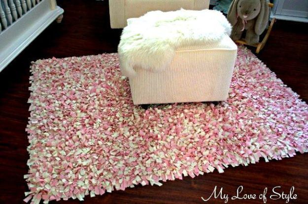 DIY Rugs - DIY Shag Rag Rug - Ideas for An Easy Handmade Rug for Living Room, Bedroom, Kitchen Mat and Cheap Area Rugs You Can Make - Stencil Art Tutorial, Painting Tips, Fabric, Yarn, Old Denim Jeans, Rope, Tshirt, Pom Pom, Fur, Crochet, Woven and Outdoor Projects - Large and Small Carpet #diyrugs #diyhomedecor