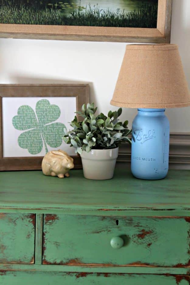 St Patricks Day Decor Ideas - Farmhouse Style St. Patrick's Day Decor - DIY St. Patrick's Day Party Decorations and Home Decor Crafts - Projects for Walls, Hanging Banners, Wreaths, Tabletop Centerpieces and Party Favors - Green Shamrocks, Leprechauns and Cute and Easy Do It Yourself Decor For Parties - Cheap Dollar Store Ideas for Those On A Budget http://diyjoy.com/diy-st-patricks-day-decor