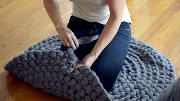 DIY Rugs - Giant Circular Rug - Ideas for An Easy Handmade Rug for Living Room, Bedroom, Kitchen Mat and Cheap Area Rugs You Can Make - Stencil Art Tutorial, Painting Tips, Fabric, Yarn, Old Denim Jeans, Rope, Tshirt, Pom Pom, Fur, Crochet, Woven and Outdoor Projects - Large and Small Carpet #diyrugs #diyhomedecor