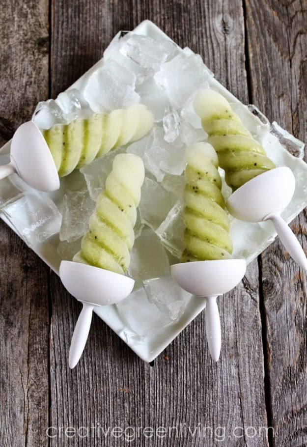 St Patrick's Day Food and Recipe Ideas - Kiwi Aloe Popsicles - DIY St. Patrick's Day Party Recipes for Dinner, Desserts, Cookies, Cakes, Snacks, Dips and Drinks - Green Shamrocks, Leprechauns and Cute Party Foods - Easy Appetizers and Healthy Treats for Adults and Kids To Make - Potluck, Crockpot, Traditional and Corned Beef http://diyjoy.com/st-patricks-day-recipes