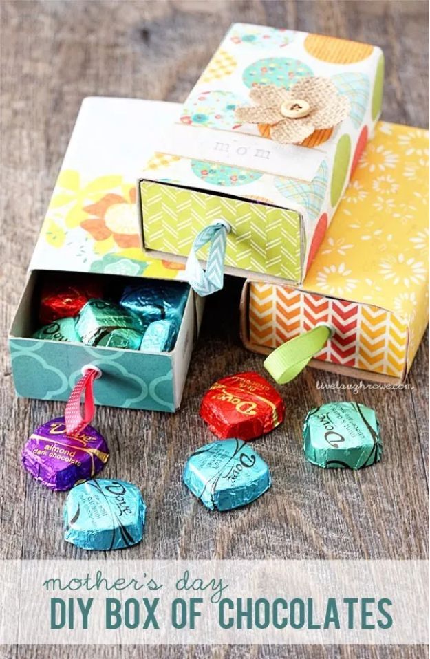 Best Mothers Day Ideas - Mother's Day DIY Box of Chocolates - Easy and Cute DIY Projects to Make for Mom - Cool Gifts and Homemade Cards, Gift in A Jar Ideas - Cheap Things You Can Make for Your Mother http://diyjoy.com/diy-mothers-day-ideas