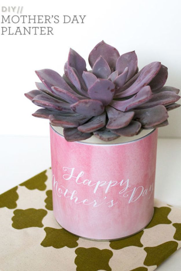 Best Mothers Day Ideas - Mother's Day Planter - Easy and Cute DIY Projects to Make for Mom - Cool Gifts and Homemade Cards, Gift in A Jar Ideas - Cheap Things You Can Make for Your Mother http://diyjoy.com/diy-mothers-day-ideas