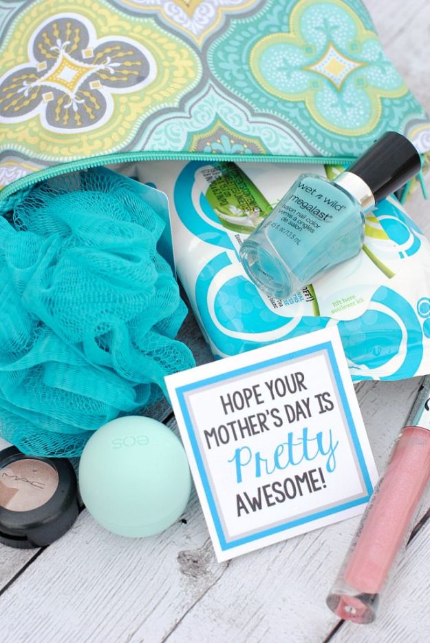 Best Mothers Day Ideas - Pretty Awesome Makeup Gifts - Easy and Cute DIY Projects to Make for Mom - Cool Gifts and Homemade Cards, Gift in A Jar Ideas - Cheap Things You Can Make for Your Mother http://diyjoy.com/diy-mothers-day-ideas